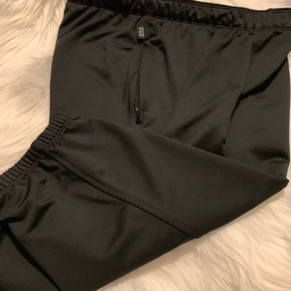 2 Pair Bundle Nike Dri Fit Crop workout pants - Picture 2 of 4